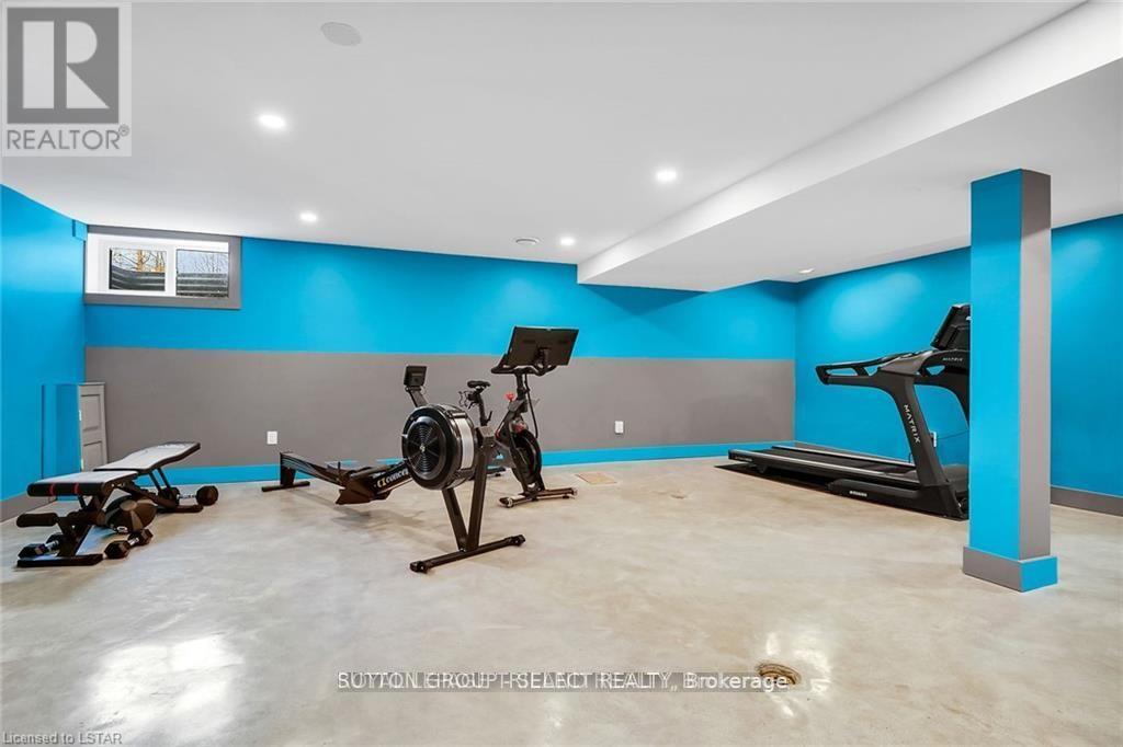 1625 Hillside Drive, London North (North A), Ontario  N6G 2R1 - Photo 34 - X12395771