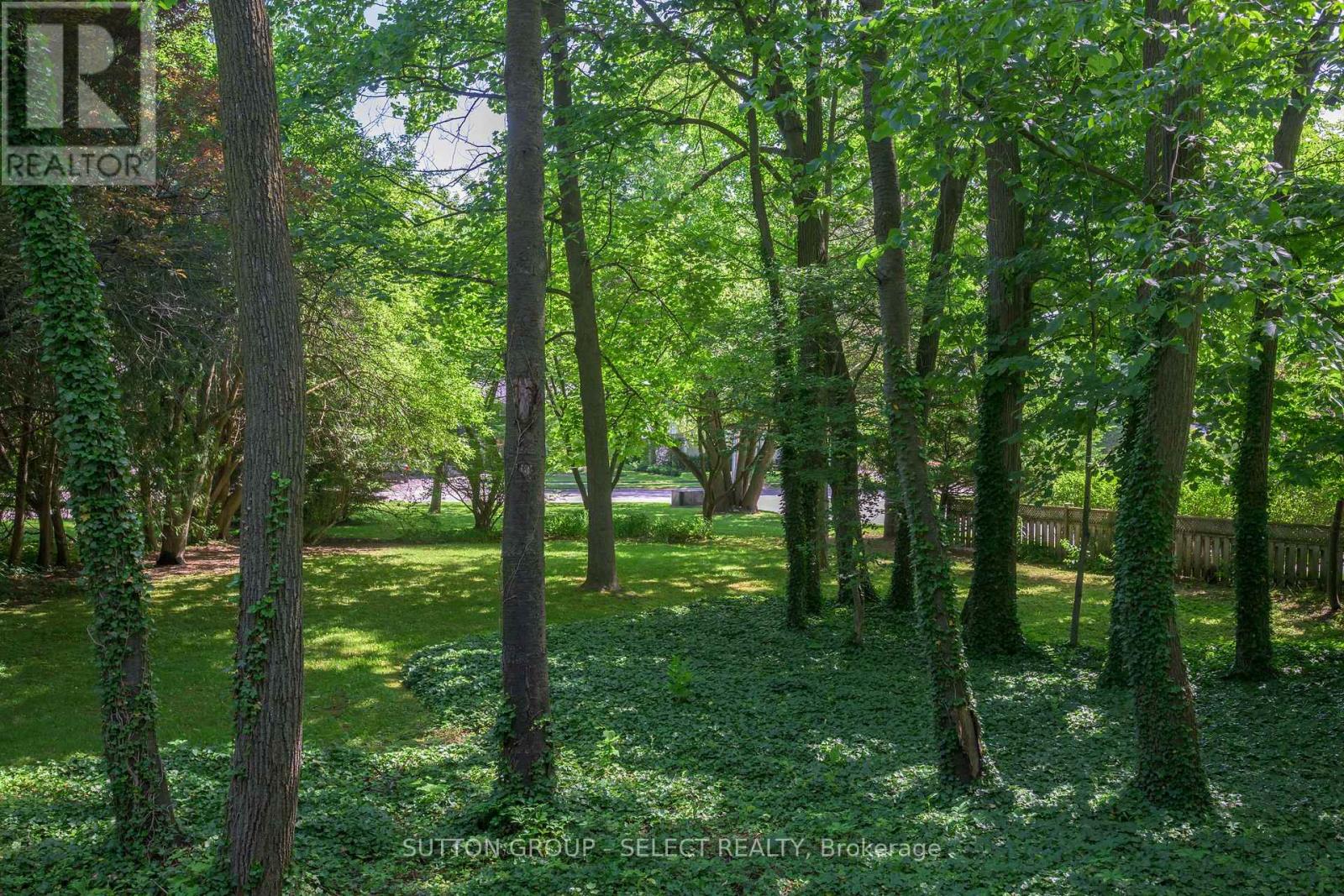 1625 Hillside Drive, London North (North A), Ontario  N6G 2R1 - Photo 4 - X12395771