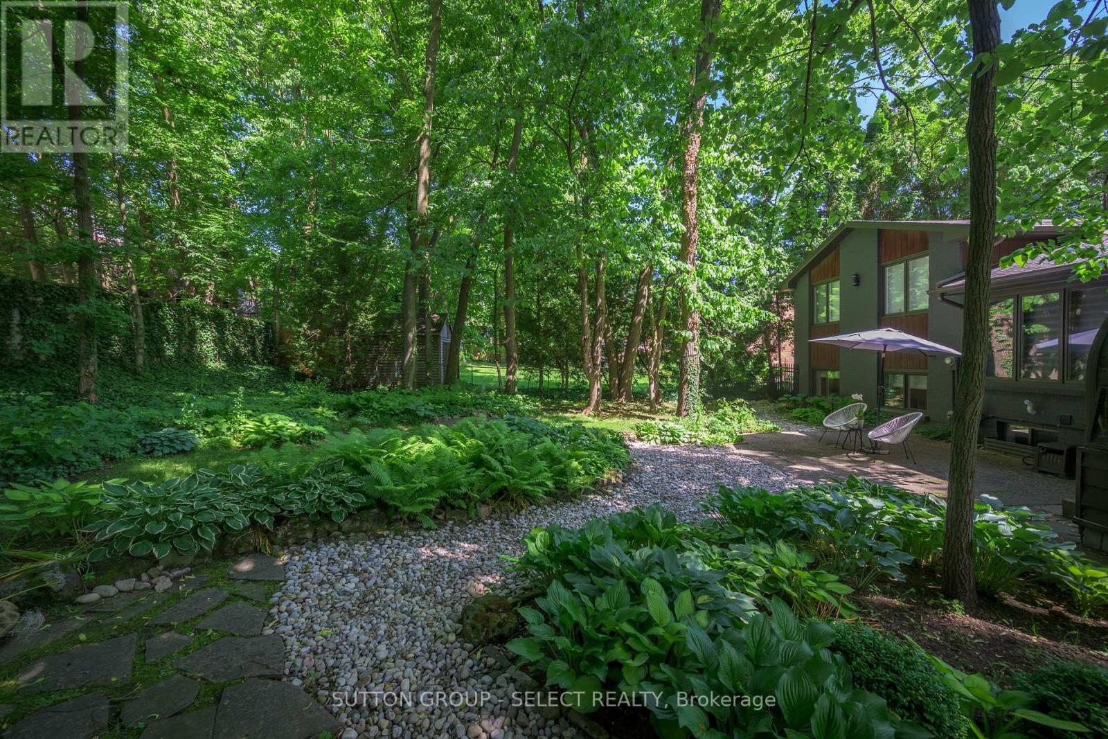 1625 Hillside Drive, London North (North A), Ontario  N6G 2R1 - Photo 6 - X12395771