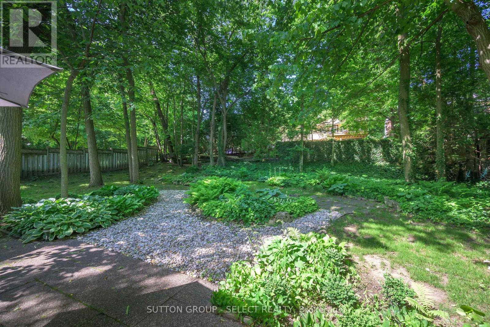 1625 Hillside Drive, London North (North A), Ontario  N6G 2R1 - Photo 8 - X12395771