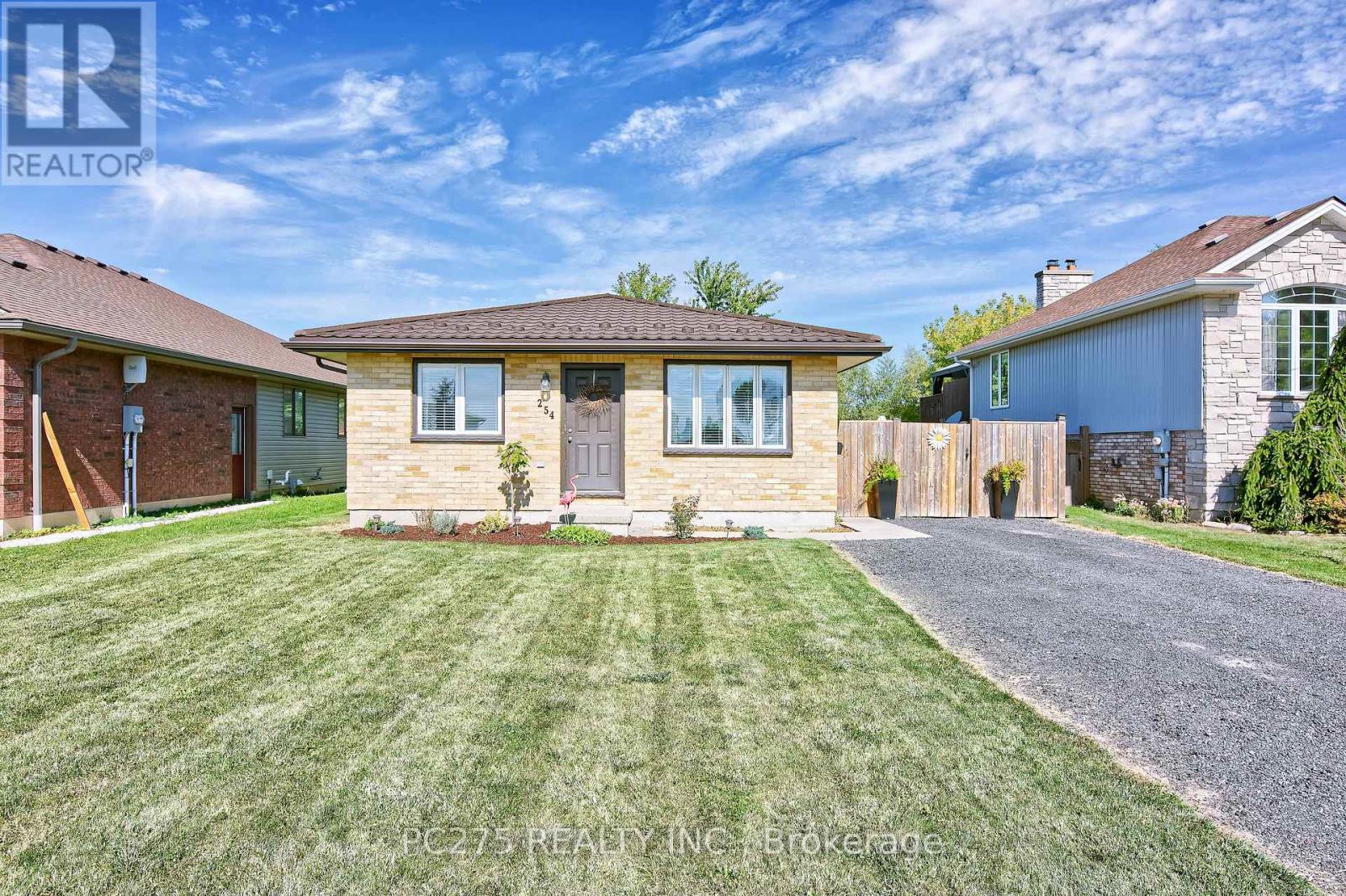 254 South Street, Southwest Middlesex, Ontario  N0L 1M0 - Photo 1 - X12396885