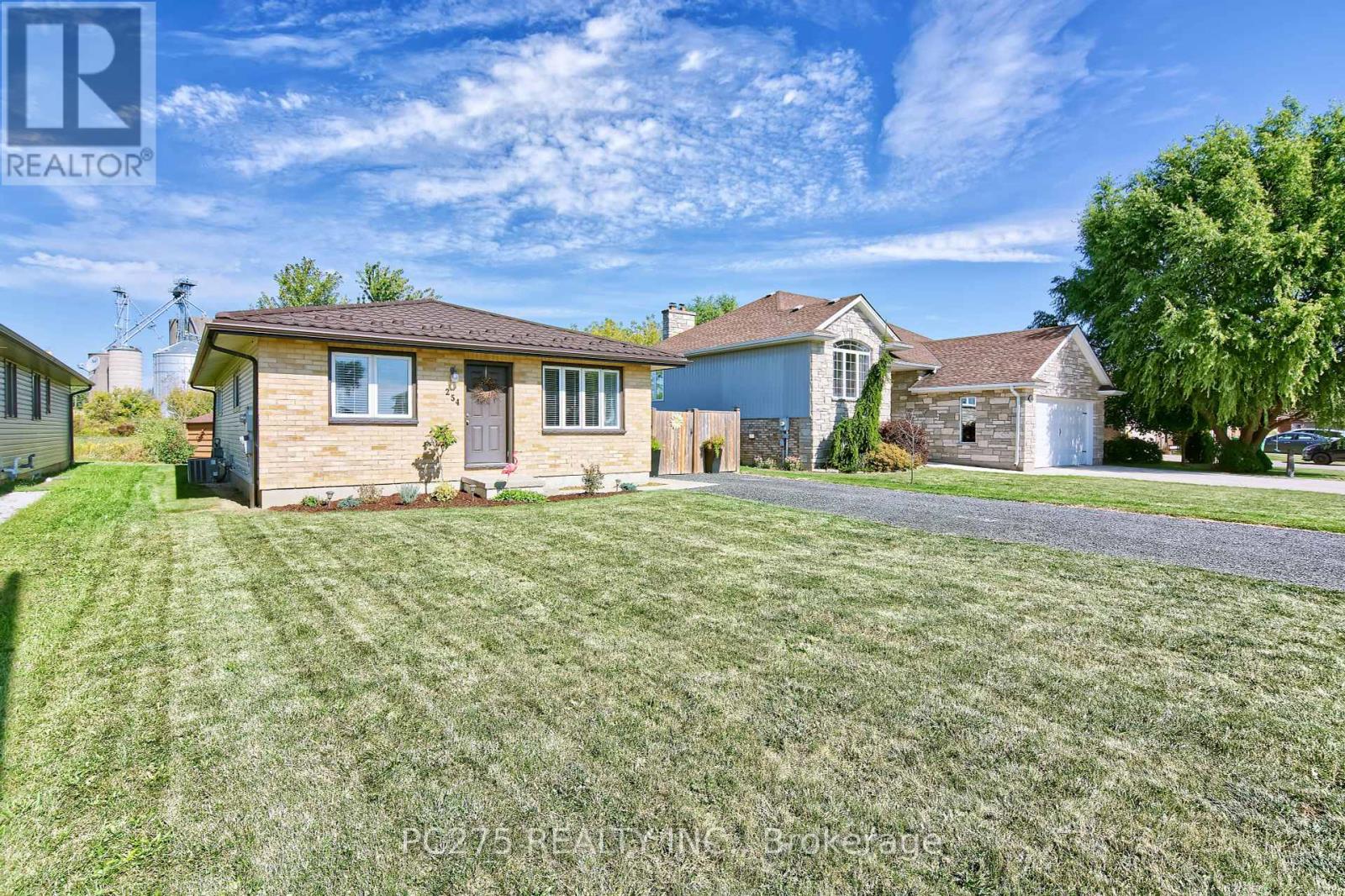 254 South Street, Southwest Middlesex, Ontario  N0L 1M0 - Photo 3 - X12396885