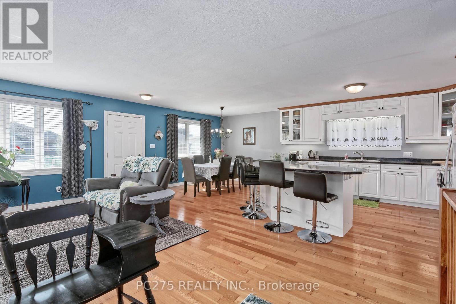 254 South Street, Southwest Middlesex, Ontario  N0L 1M0 - Photo 5 - X12396885
