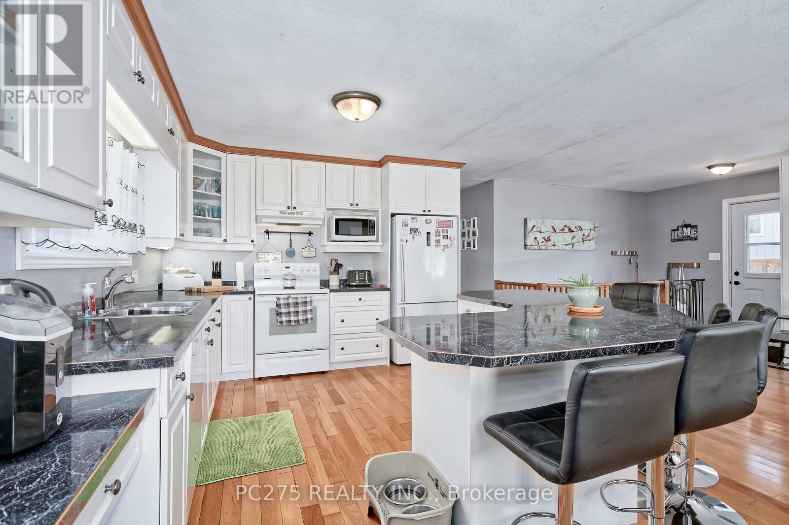 254 South Street, Southwest Middlesex, Ontario  N0L 1M0 - Photo 8 - X12396885
