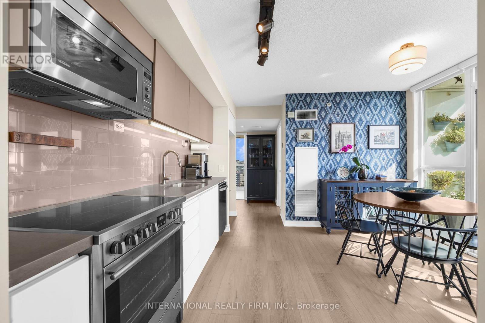 2112 - 85 Queens Wharf Road, Toronto (Waterfront Communities), Ontario  M5V 0J9 - Photo 11 - C12396674