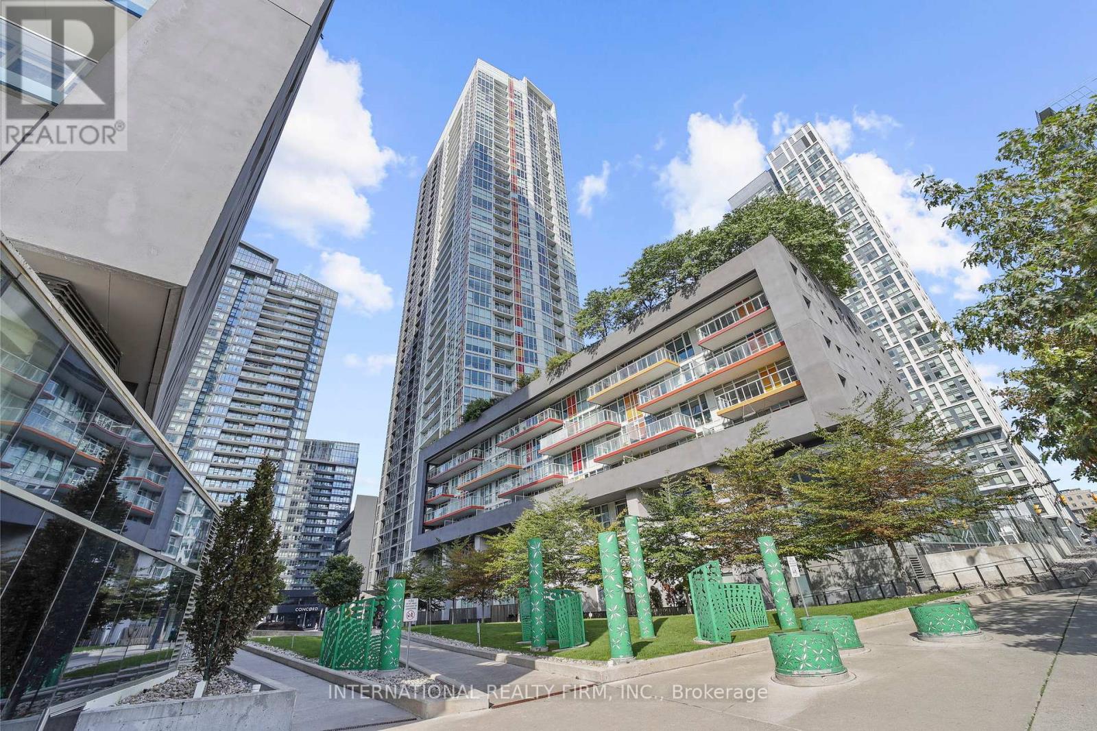 2112 - 85 Queens Wharf Road, Toronto (Waterfront Communities), Ontario  M5V 0J9 - Photo 2 - C12396674
