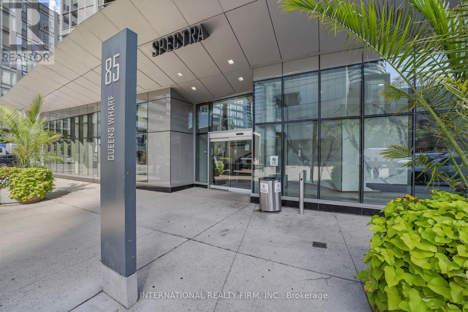 2112 - 85 Queens Wharf Road, Toronto (Waterfront Communities), Ontario  M5V 0J9 - Photo 3 - C12396674