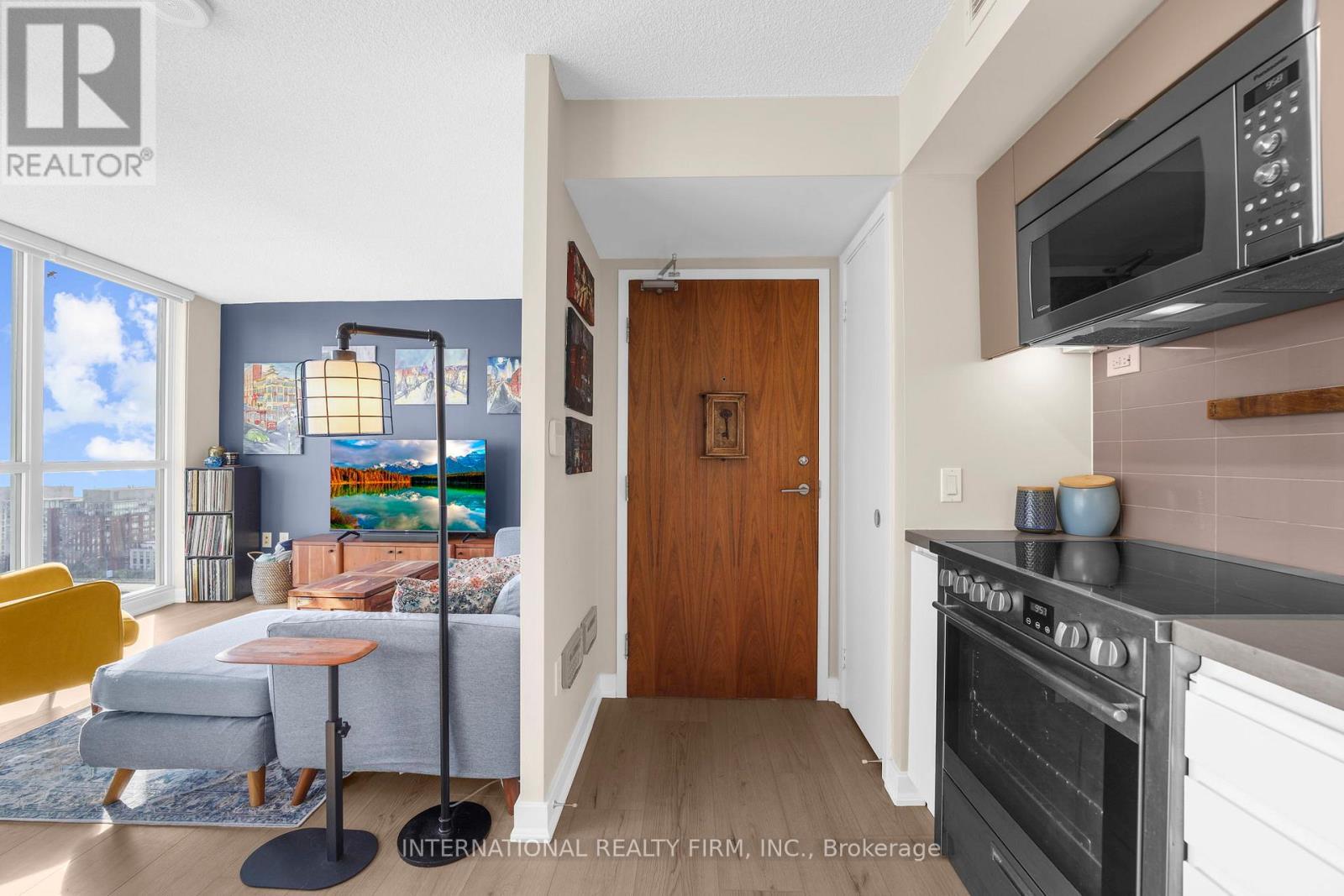 2112 - 85 Queens Wharf Road, Toronto (Waterfront Communities), Ontario  M5V 0J9 - Photo 5 - C12396674
