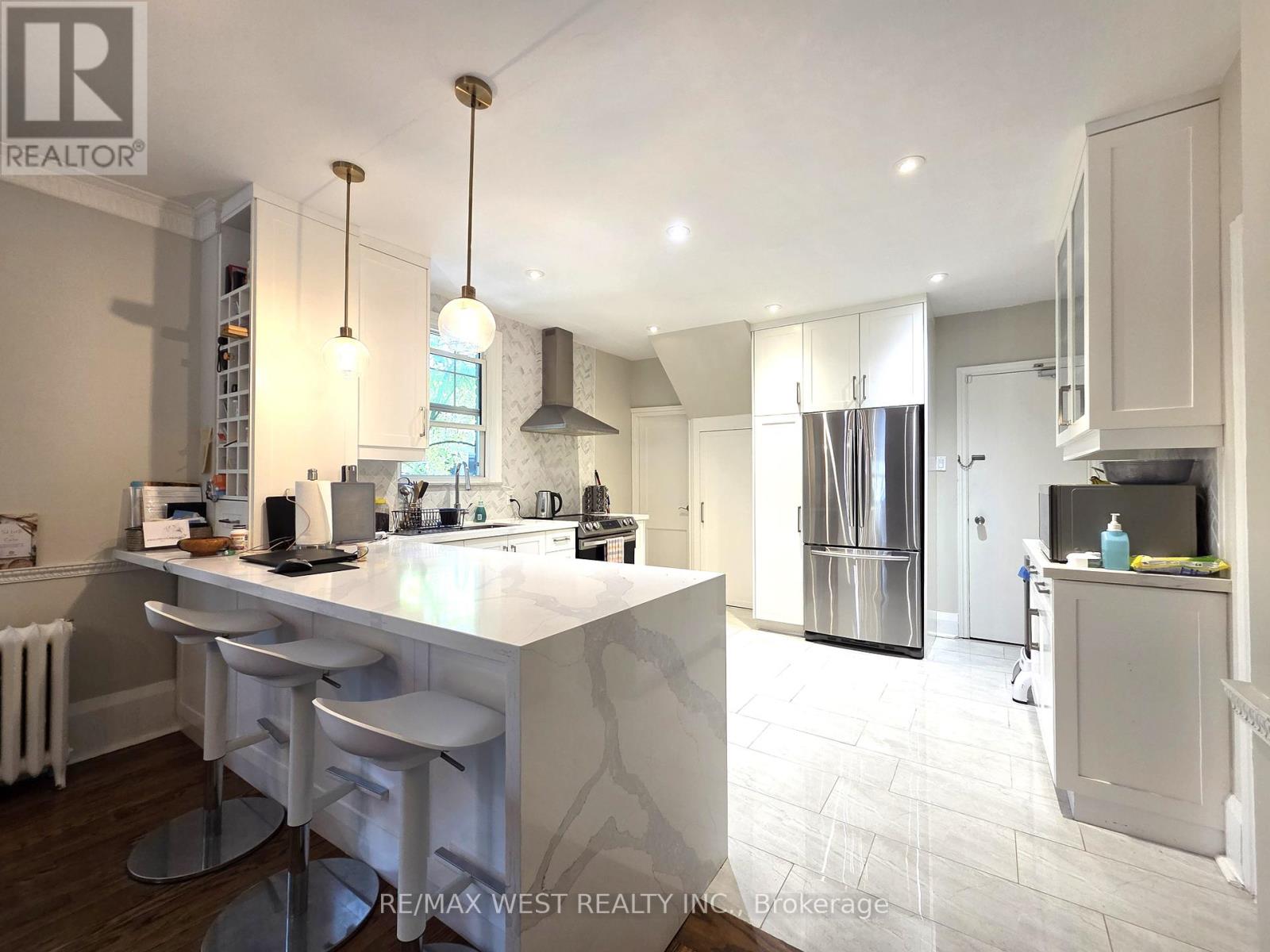 2 - 2 Bryce Avenue, Toronto, Ontario  M4V 2B2 - Photo 7 - C12396738
