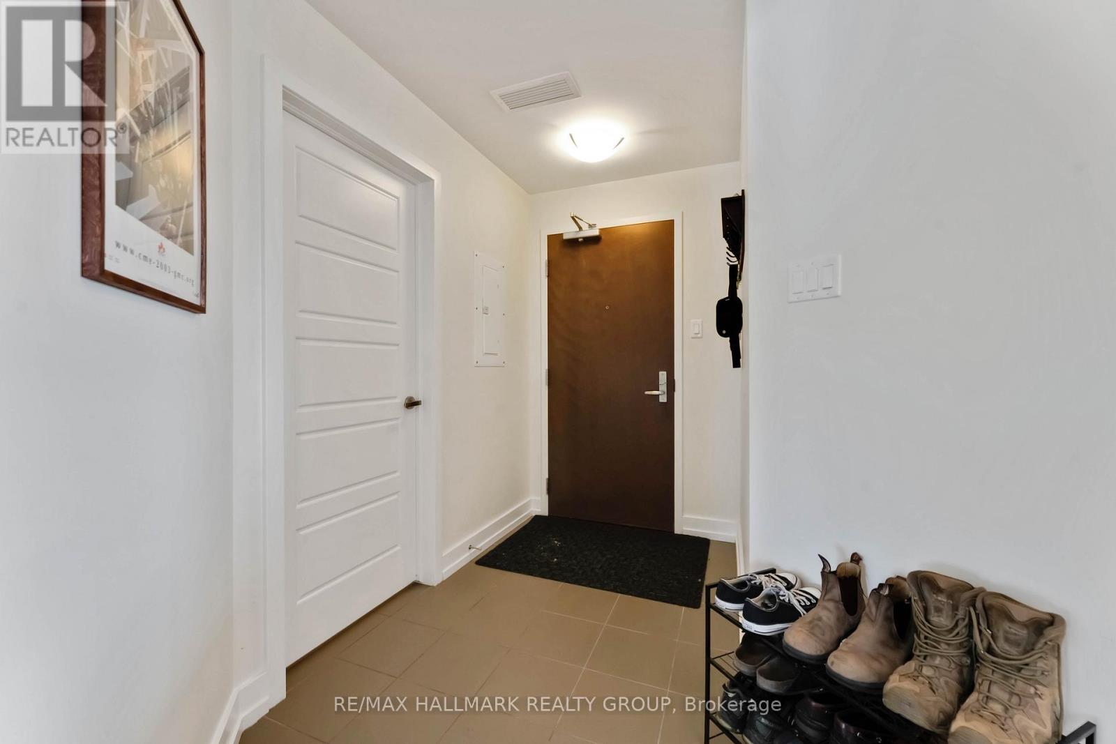 510 - 330 Titan Private, Ottawa, Ontario  K2G 1G3 - Photo 2 - X12396880