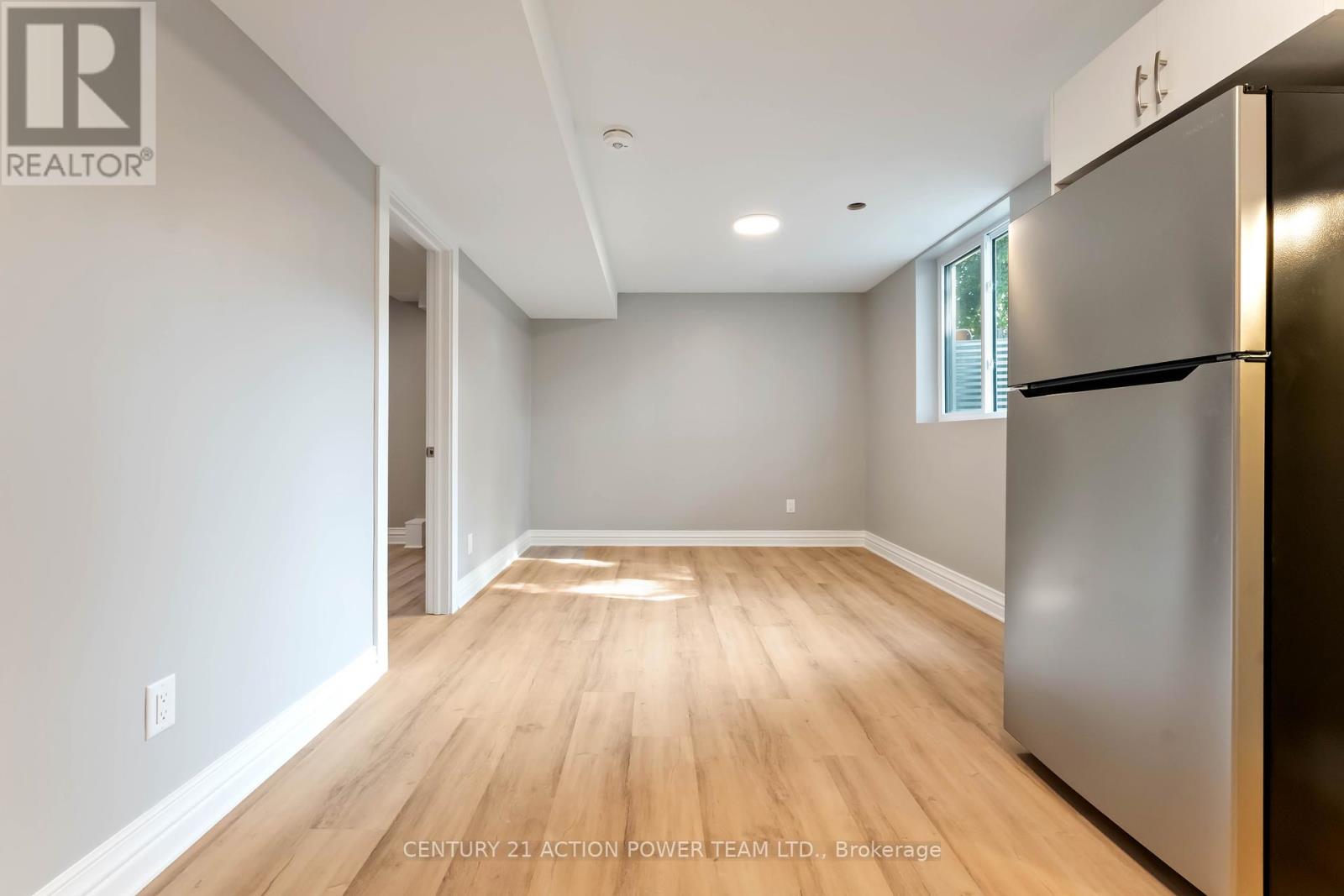 B - 427 Grassland Terrace, Ottawa, Ontario  K1E 2S1 - Photo 10 - X12396897