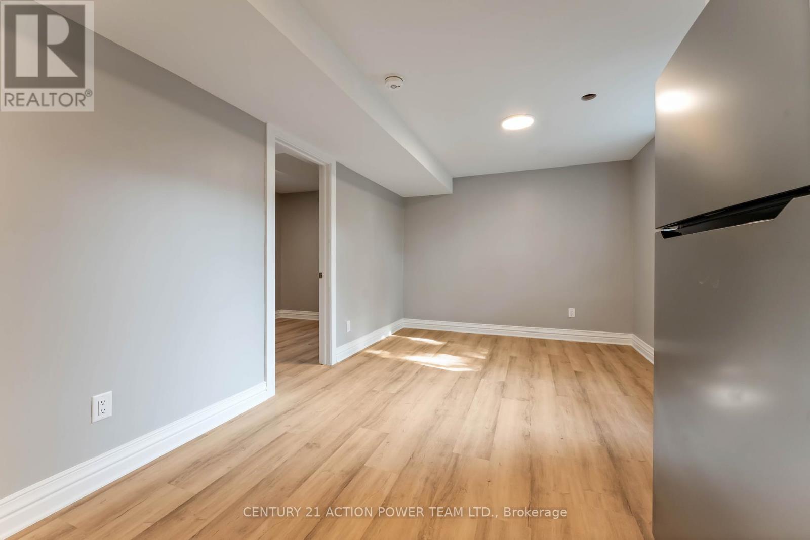 B - 427 Grassland Terrace, Ottawa, Ontario  K1E 2S1 - Photo 11 - X12396897