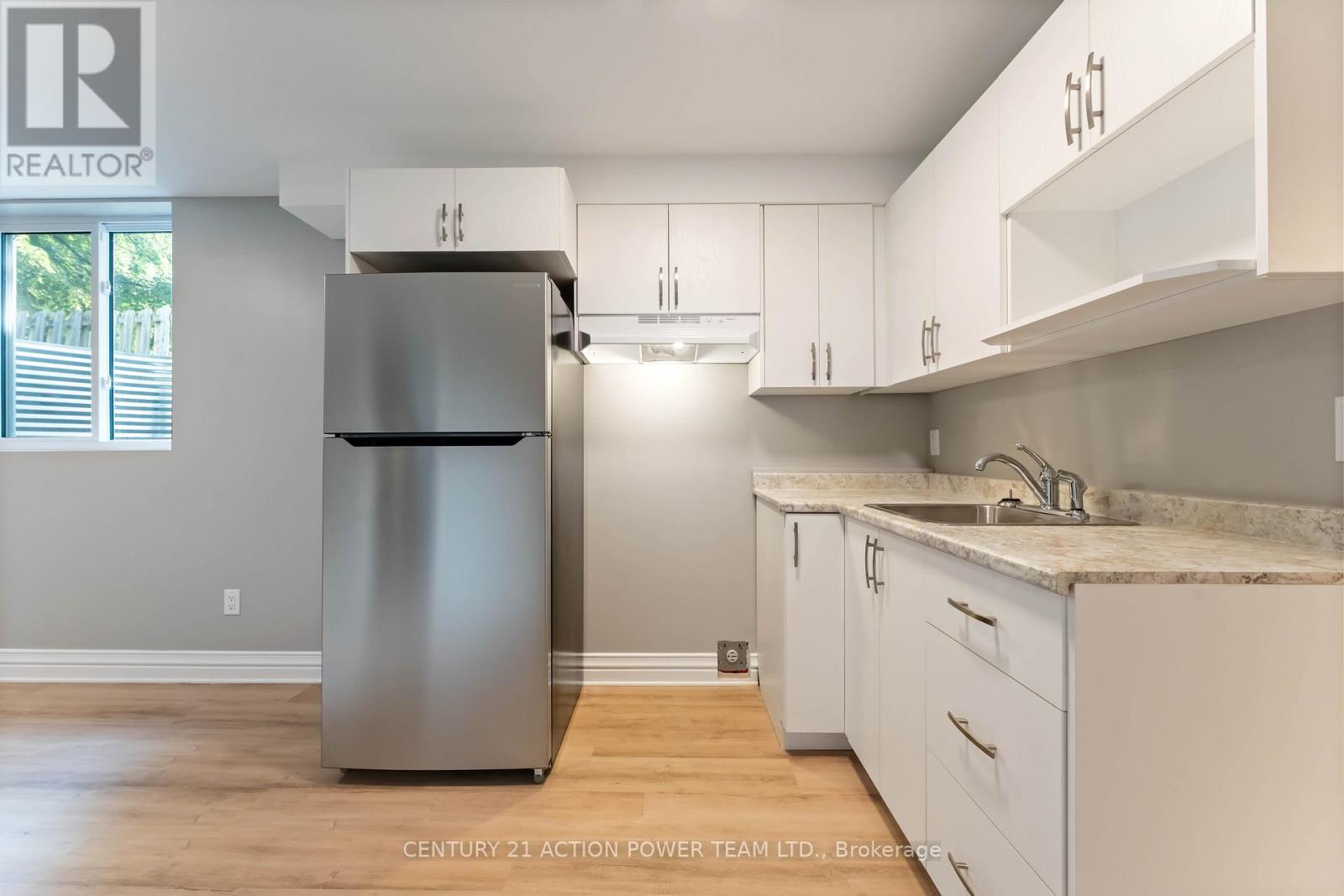 B - 427 Grassland Terrace, Ottawa, Ontario  K1E 2S1 - Photo 12 - X12396897