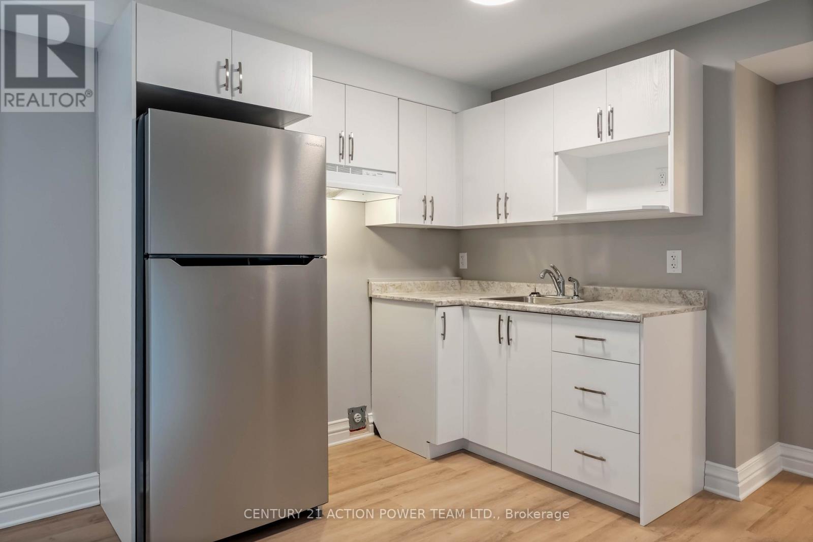 B - 427 Grassland Terrace, Ottawa, Ontario  K1E 2S1 - Photo 13 - X12396897