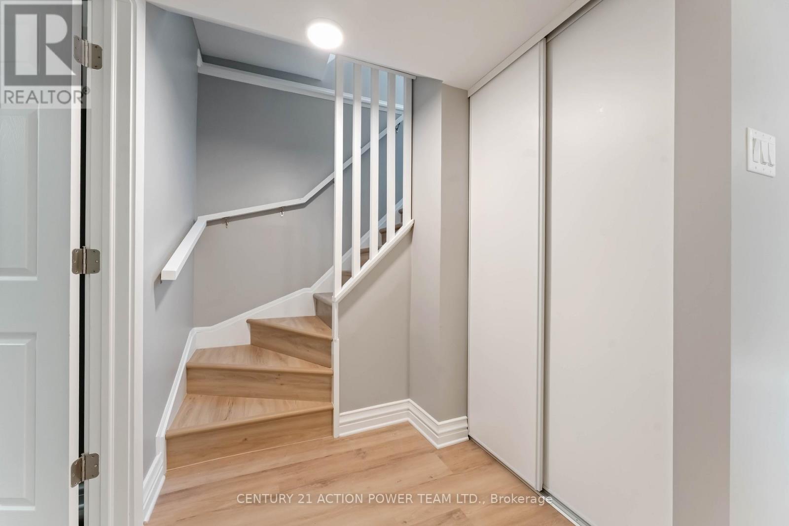 B - 427 Grassland Terrace, Ottawa, Ontario  K1E 2S1 - Photo 4 - X12396897