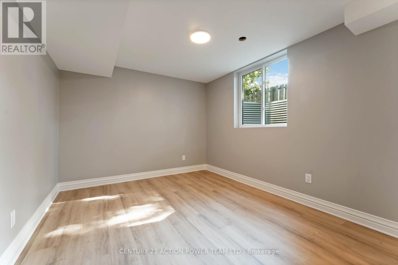 B - 427 Grassland Terrace, Ottawa, Ontario  K1E 2S1 - Photo 5 - X12396897