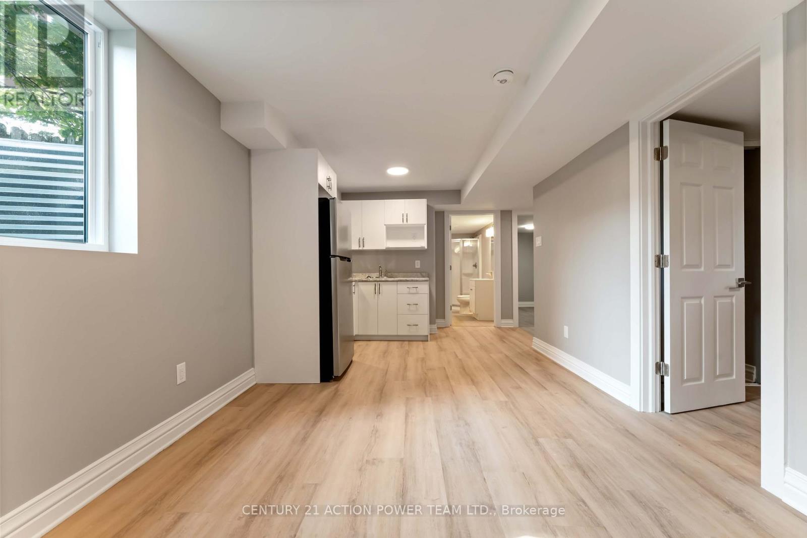 B - 427 Grassland Terrace, Ottawa, Ontario  K1E 2S1 - Photo 7 - X12396897