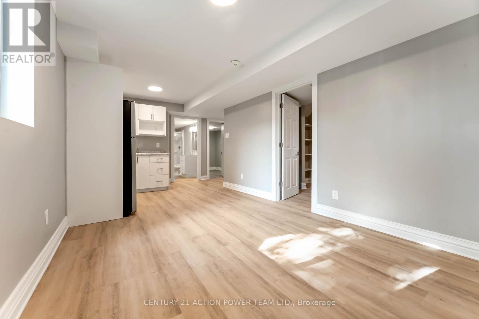 B - 427 Grassland Terrace, Ottawa, Ontario  K1E 2S1 - Photo 8 - X12396897