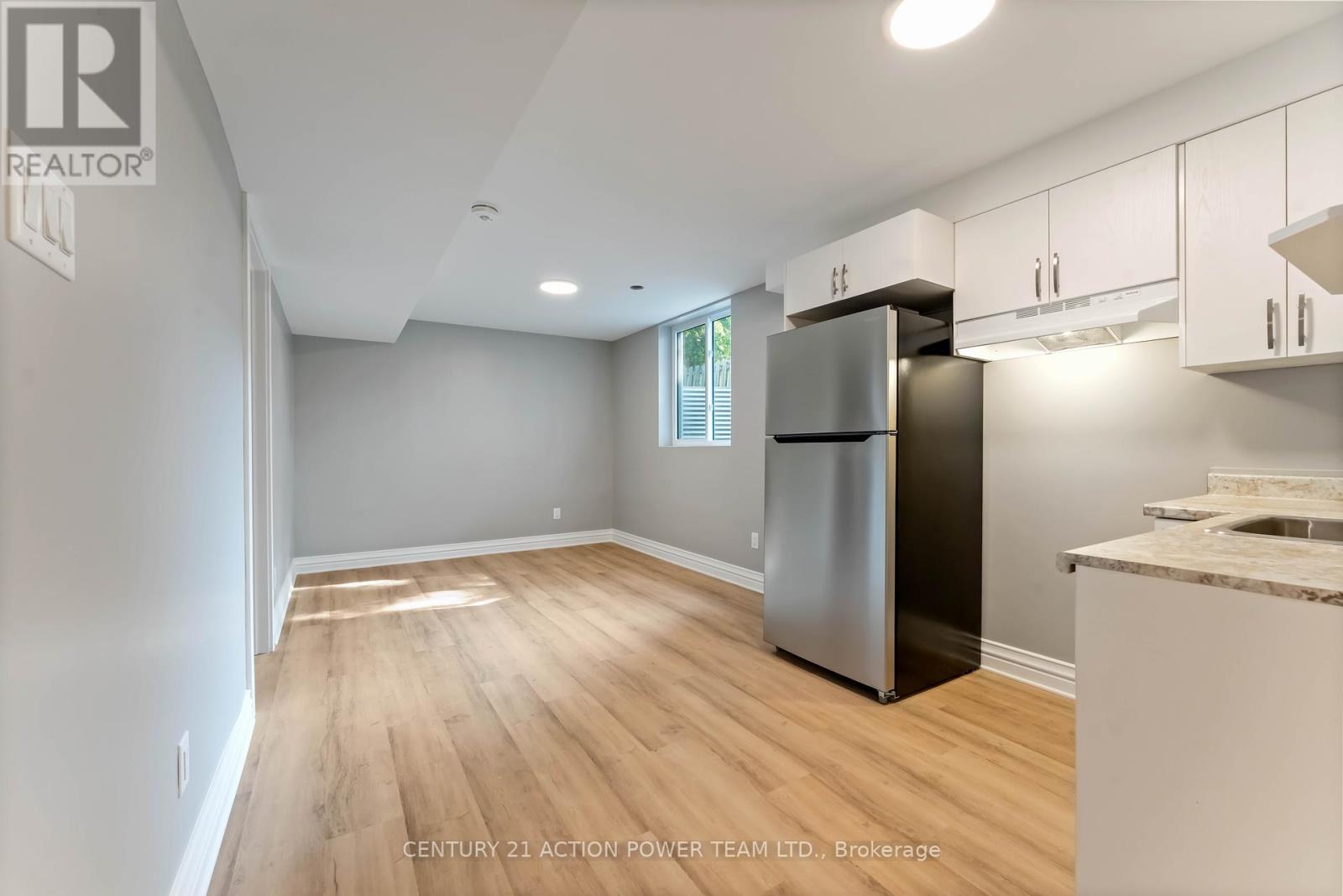 B - 427 Grassland Terrace, Ottawa, Ontario  K1E 2S1 - Photo 9 - X12396897