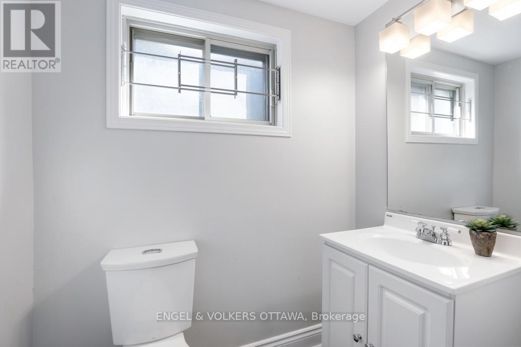 814 Pleasant Park Road, Ottawa, Ontario  K1G 1Y9 - Photo 16 - X12396929