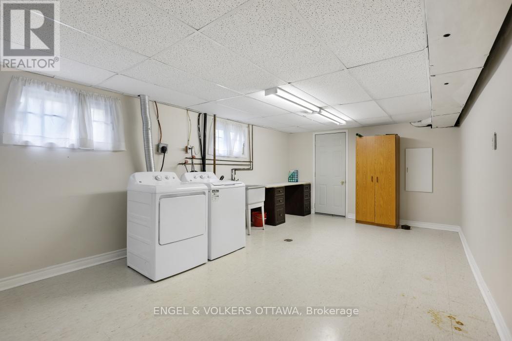 814 Pleasant Park Road, Ottawa, Ontario  K1G 1Y9 - Photo 17 - X12396929