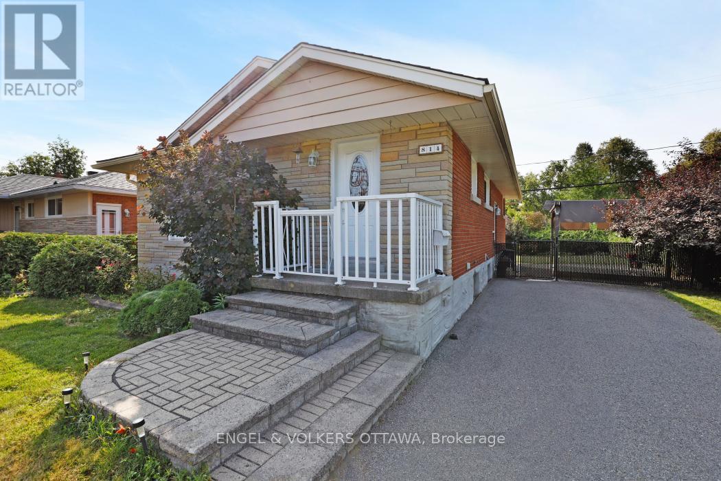 814 Pleasant Park Road, Ottawa, Ontario  K1G 1Y9 - Photo 2 - X12396929