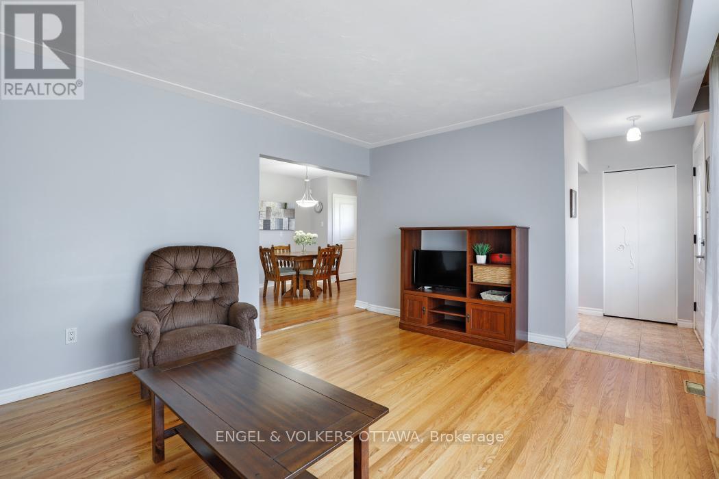 814 Pleasant Park Road, Ottawa, Ontario  K1G 1Y9 - Photo 5 - X12396929