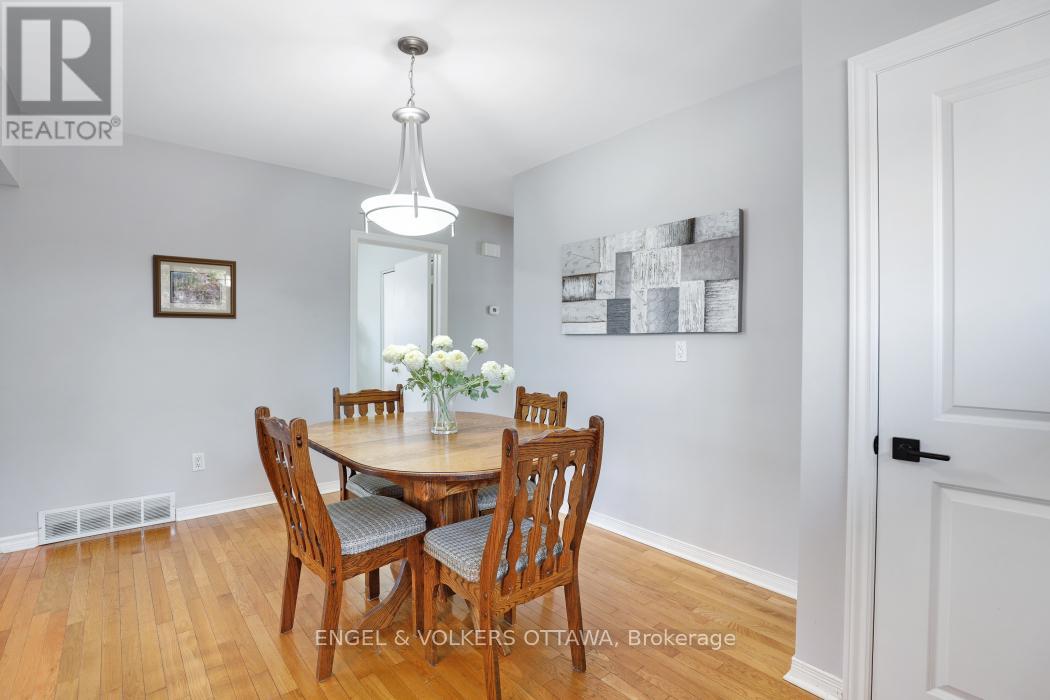 814 Pleasant Park Road, Ottawa, Ontario  K1G 1Y9 - Photo 6 - X12396929