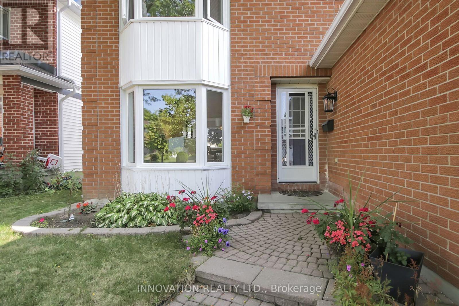 76 Chickasaw Crescent, Ottawa, Ontario  K2M 1M7 - Photo 3 - X12396933