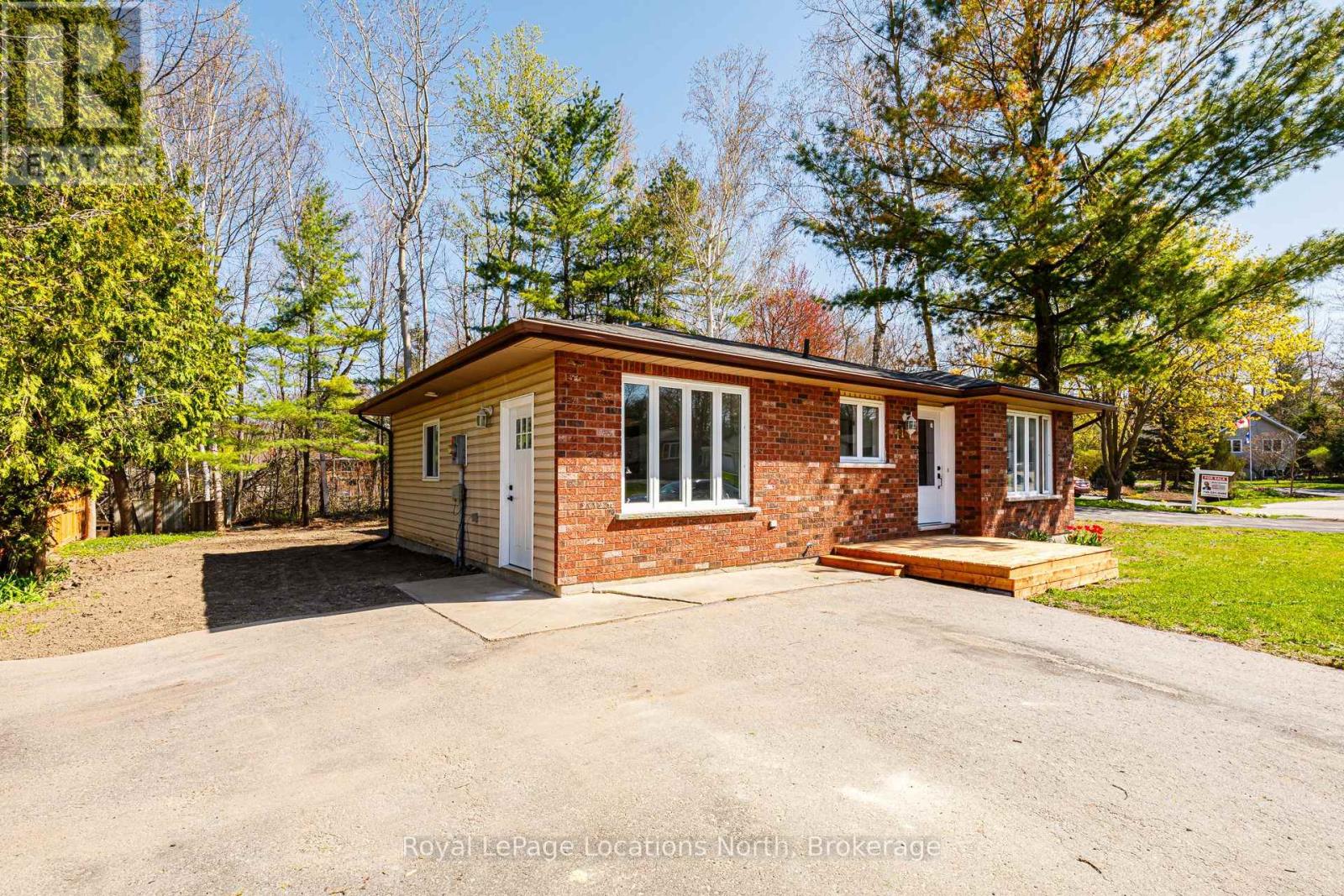 11 Lisbon Court, Wasaga Beach, Ontario  L9Z 1L2 - Photo 3 - S12396830