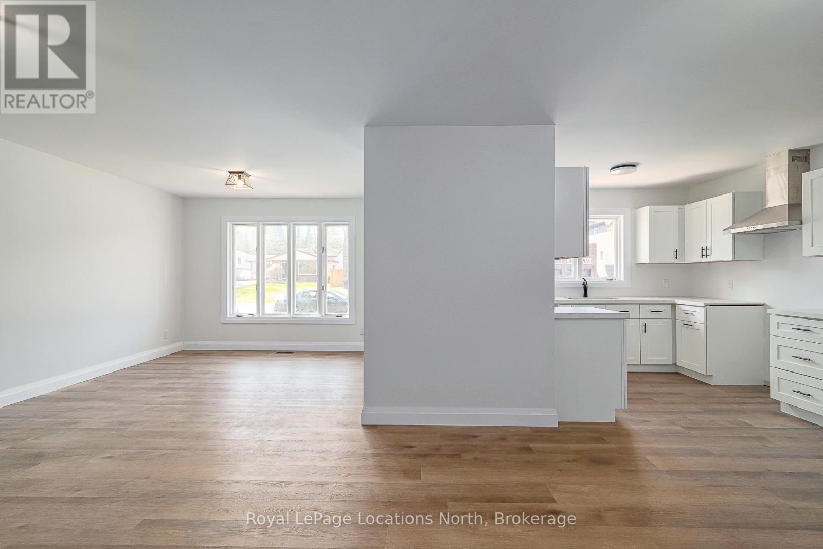 11 Lisbon Court, Wasaga Beach, Ontario  L9Z 1L2 - Photo 9 - S12396830