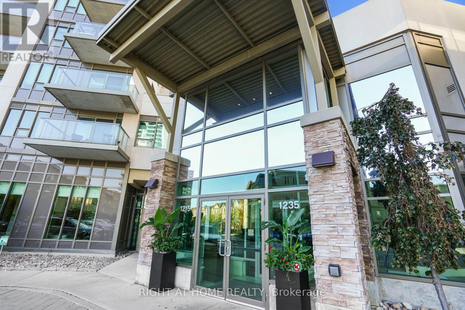 603 - 1235 Bayly Street, Pickering, Ontario  L1W 1L7 - Photo 2 - E12396741