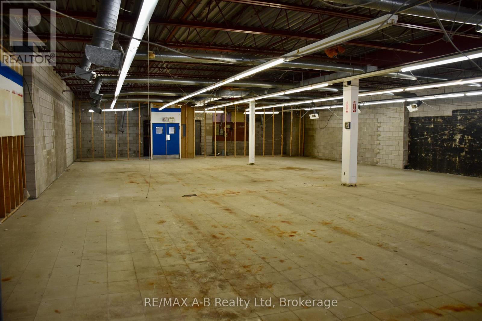 125 Queen Street E, St. Marys, Ontario  N4X 1C4 - Photo 12 - X12396864