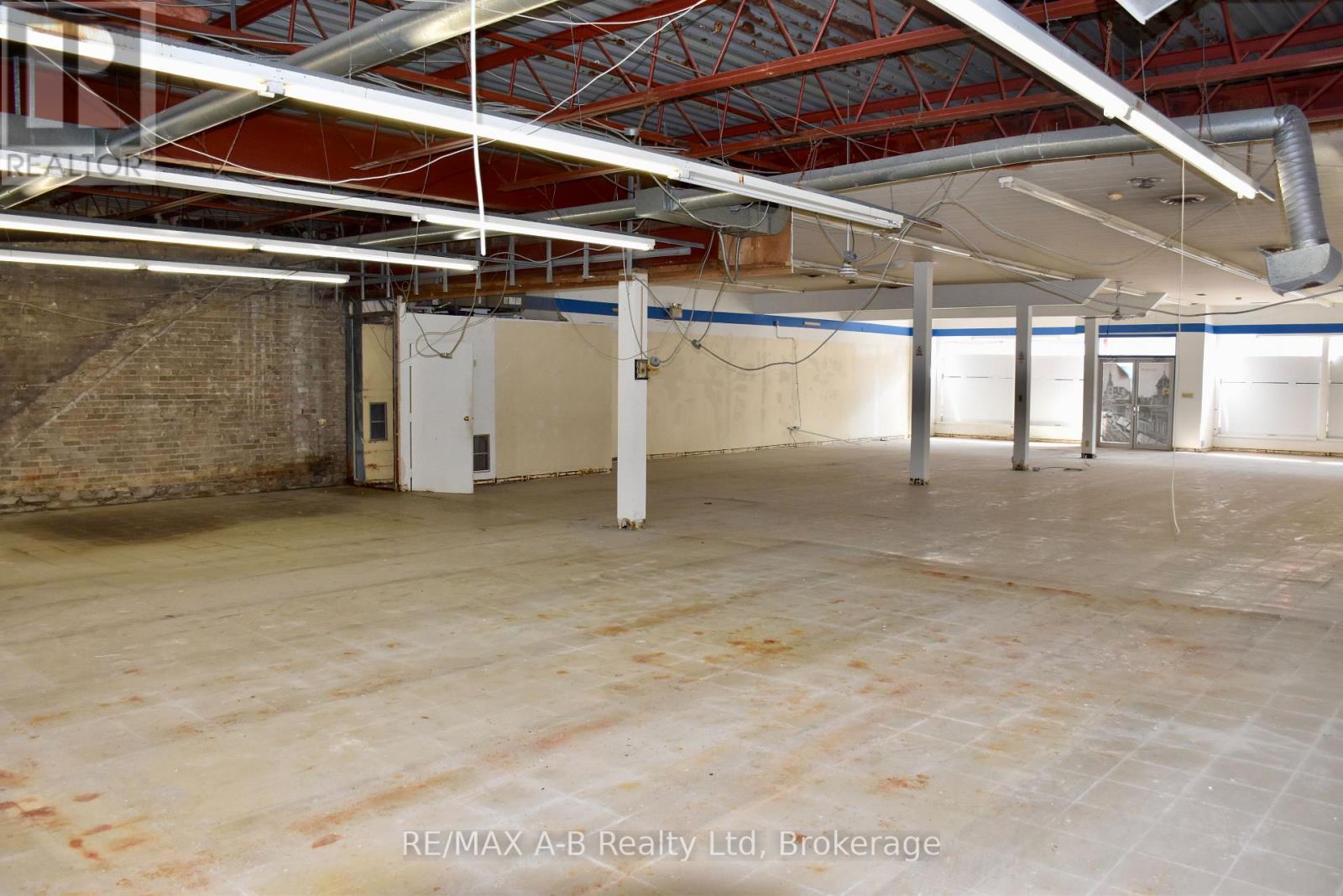 125 Queen Street E, St. Marys, Ontario  N4X 1C4 - Photo 13 - X12396864