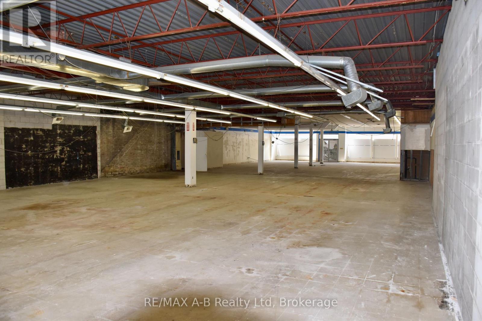 125 Queen Street E, St. Marys, Ontario  N4X 1C4 - Photo 14 - X12396864