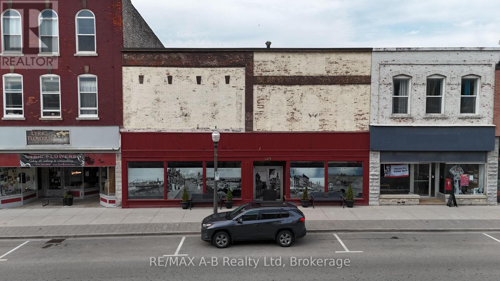 125 Queen Street E, St. Marys, Ontario  N4X 1C4 - Photo 2 - X12396864