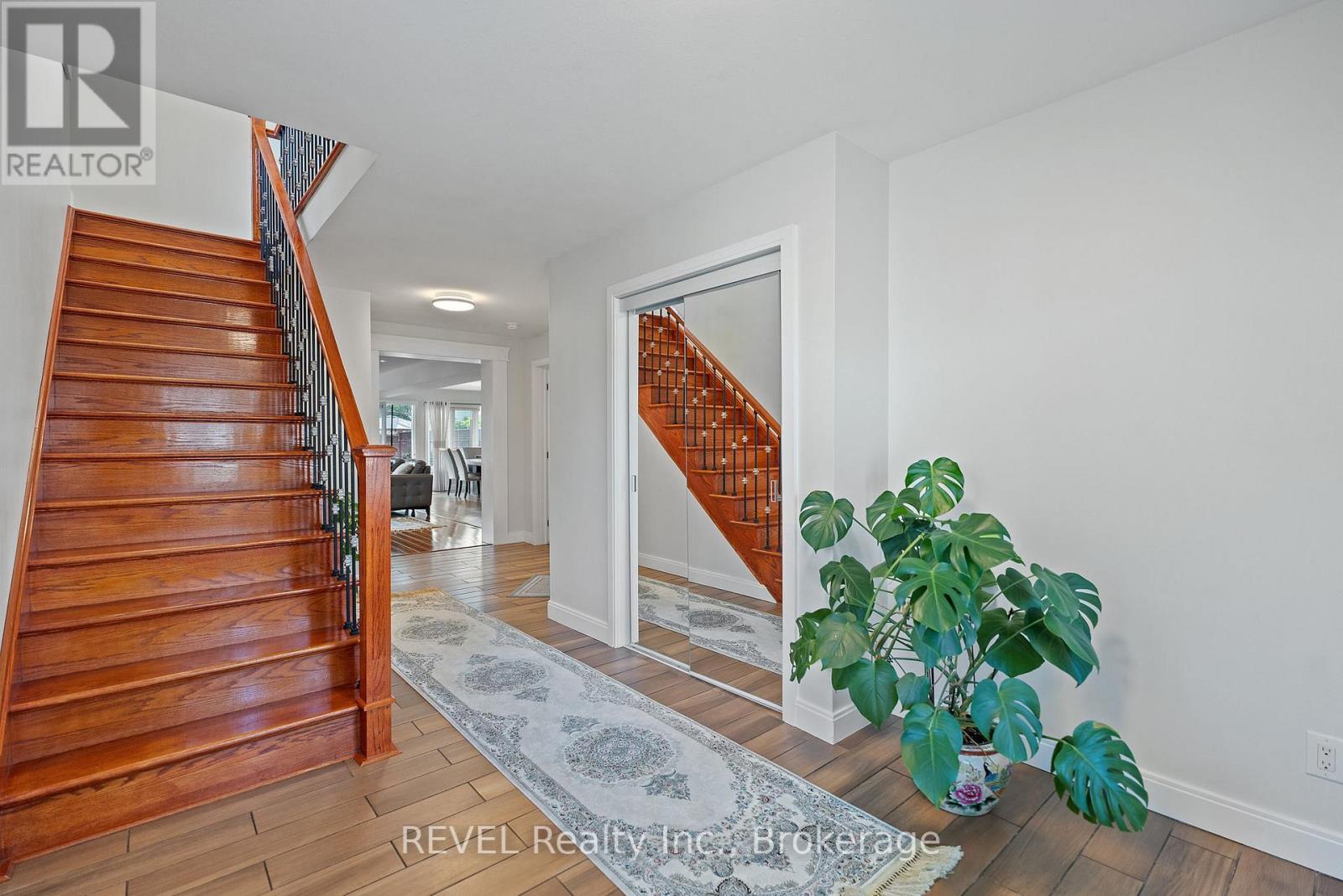 6558 Montrose Road, Niagara Falls, Ontario  L2H 1M4 - Photo 4 - X12396909