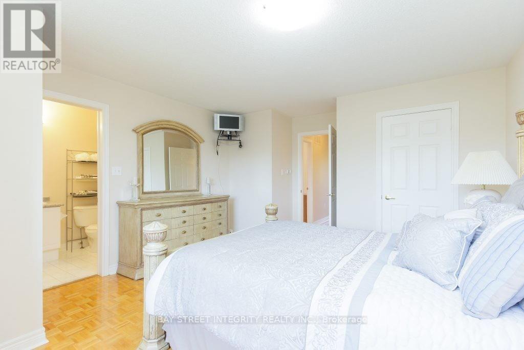 150 Valentina Drive, Markham, Ontario  L3R 4R9 - Photo 10 - N12396759
