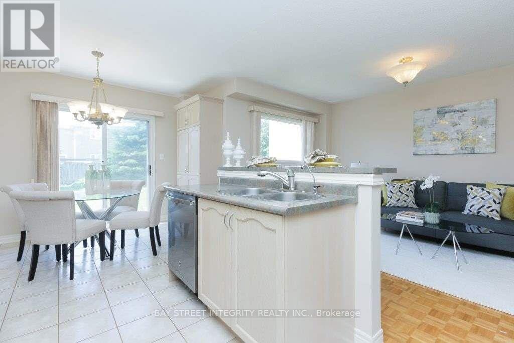 150 Valentina Drive, Markham, Ontario  L3R 4R9 - Photo 4 - N12396759
