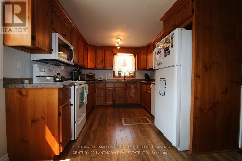 13 St Philip Street, Prince Edward County (South Marysburg Ward), Ontario  K0K 2P0 - Photo 7 - X12396872