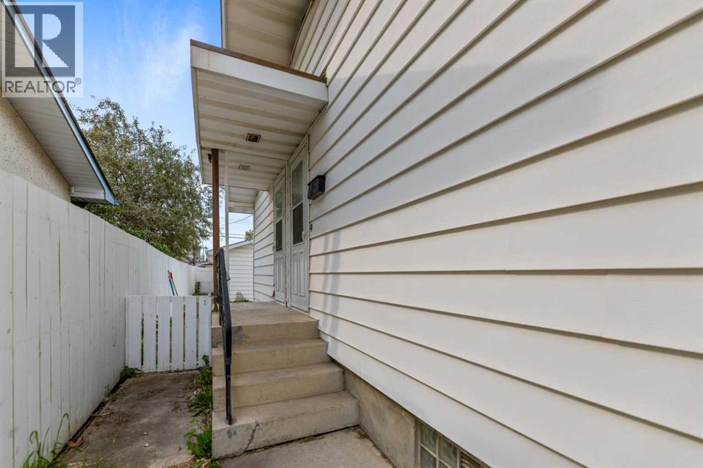 2211 43 Street Se, Calgary, Alberta  T2B 1H4 - Photo 4 - A2252924