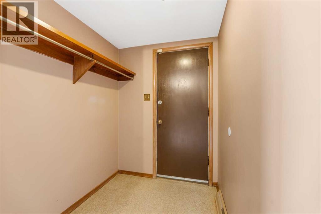 2211 43 Street Se, Calgary, Alberta  T2B 1H4 - Photo 9 - A2252924