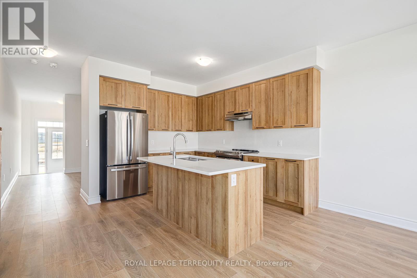 21 Mission Street, Wasaga Beach, Ontario  L0M 1S0 - Photo 4 - S12396753