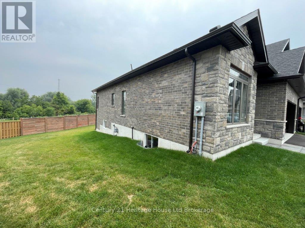 46 Matheson Crescent, East Zorra-Tavistock, Ontario  N0J 1M0 - Photo 2 - X12396835