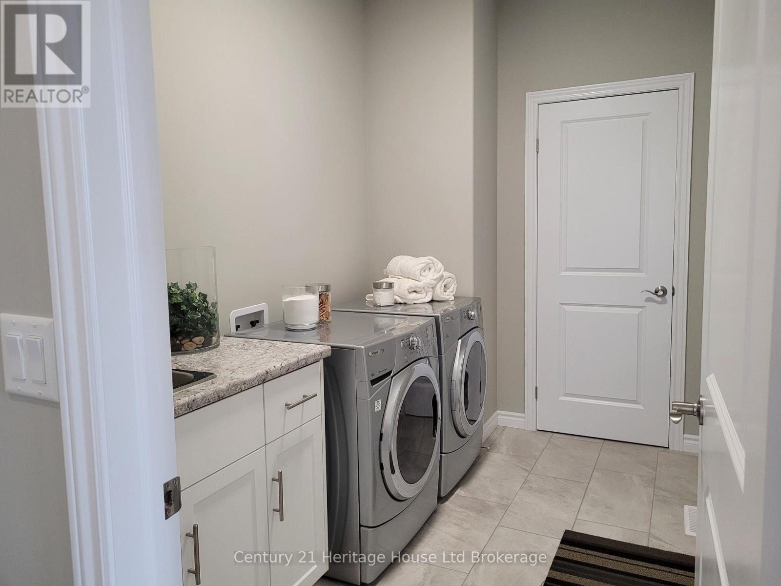 22 Matheson Crescent, East Zorra-Tavistock, Ontario  N0J 1M0 - Photo 9 - X12396837