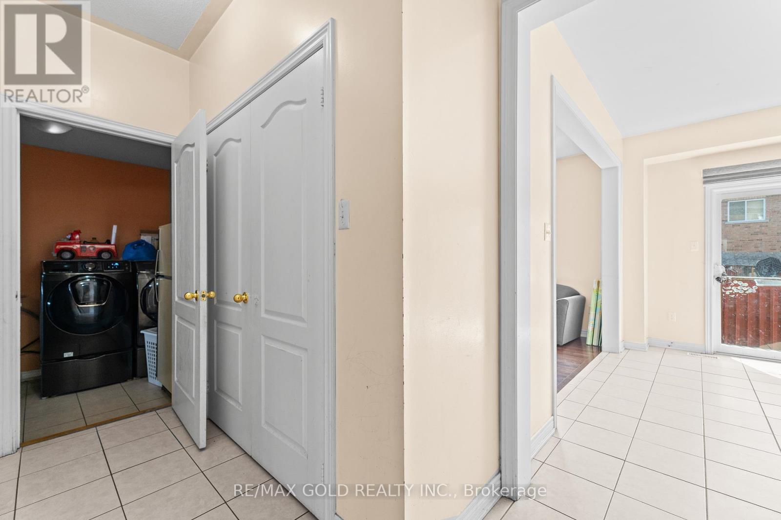 Property at 13 FOOTBRIDGE CRESCENT image 5