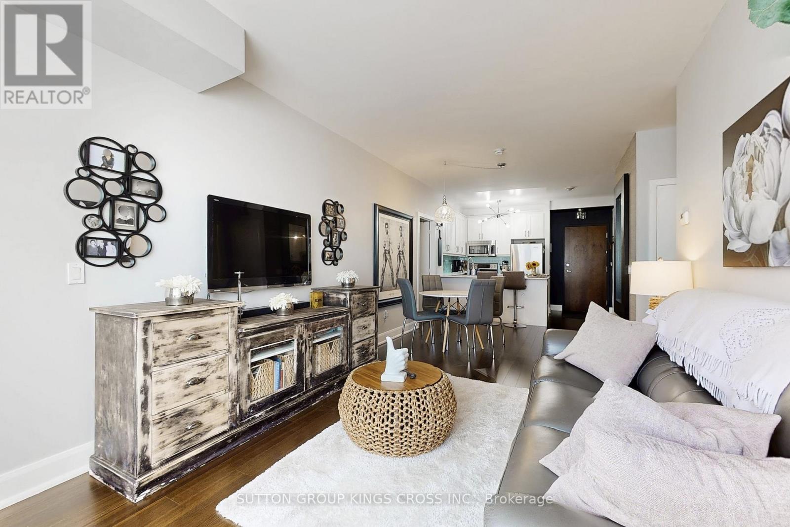 201 - 2470 Prince Michael Drive, Oakville (Jc Joshua Creek), Ontario  L6H 0G9 - Photo 4 - W12396679