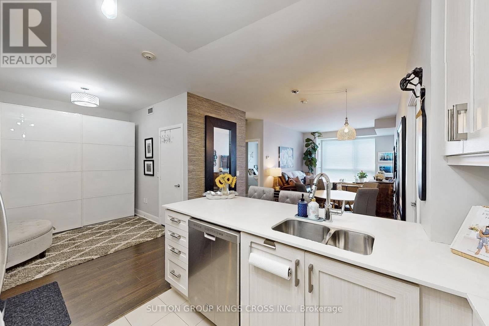 201 - 2470 Prince Michael Drive, Oakville (Jc Joshua Creek), Ontario  L6H 0G9 - Photo 9 - W12396679