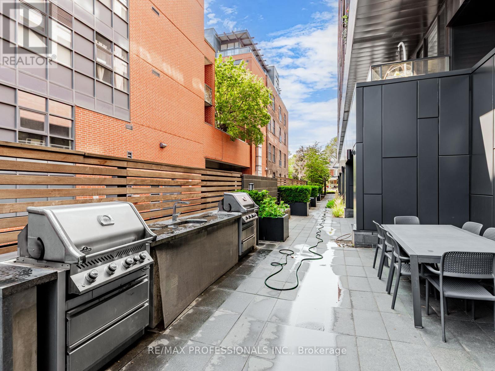 401 - 383 Sorauren Avenue, Toronto, Ontario  M6R 0A4 - Photo 34 - W12396696