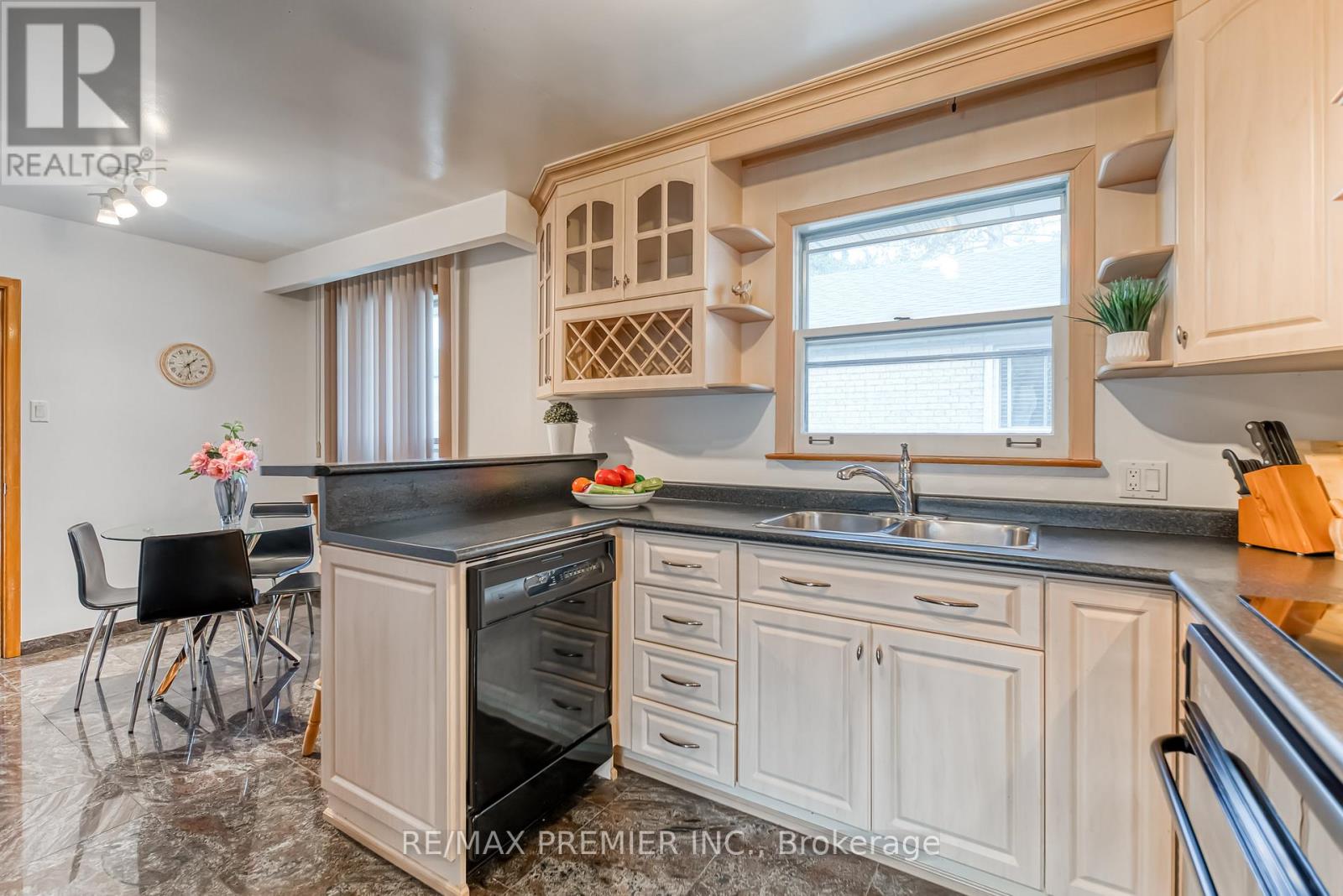217 La Rose Avenue, Toronto, Ontario  M9P 1B6 - Photo 13 - W12396720